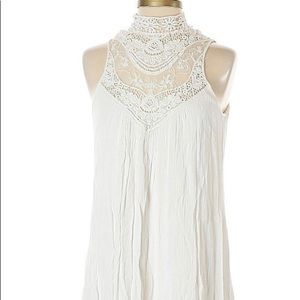 Beach/Summer dress with lace detail